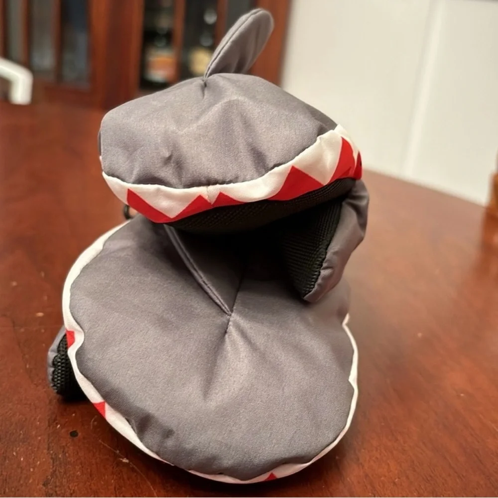 New Cat & Jack Toddler Gray Shark Insulated water proof Mittens 12-24M N…
